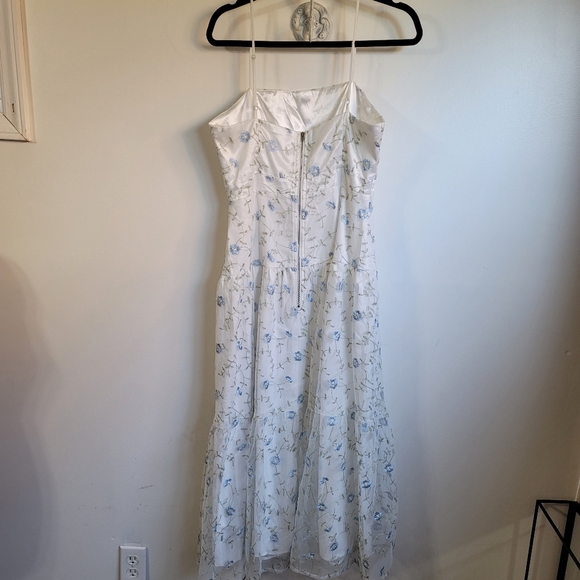 Storia Floral Embroidered Dress Size Large - Picture 3 of 8
